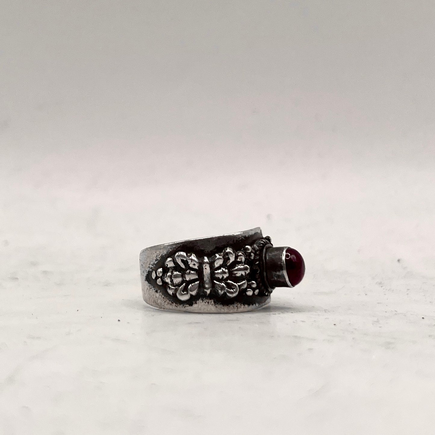 Anello Artigianale GRANATO 04 Mod. SPILLA Realizzato con Antica spilla in Argento (Prima Metà del ’900)