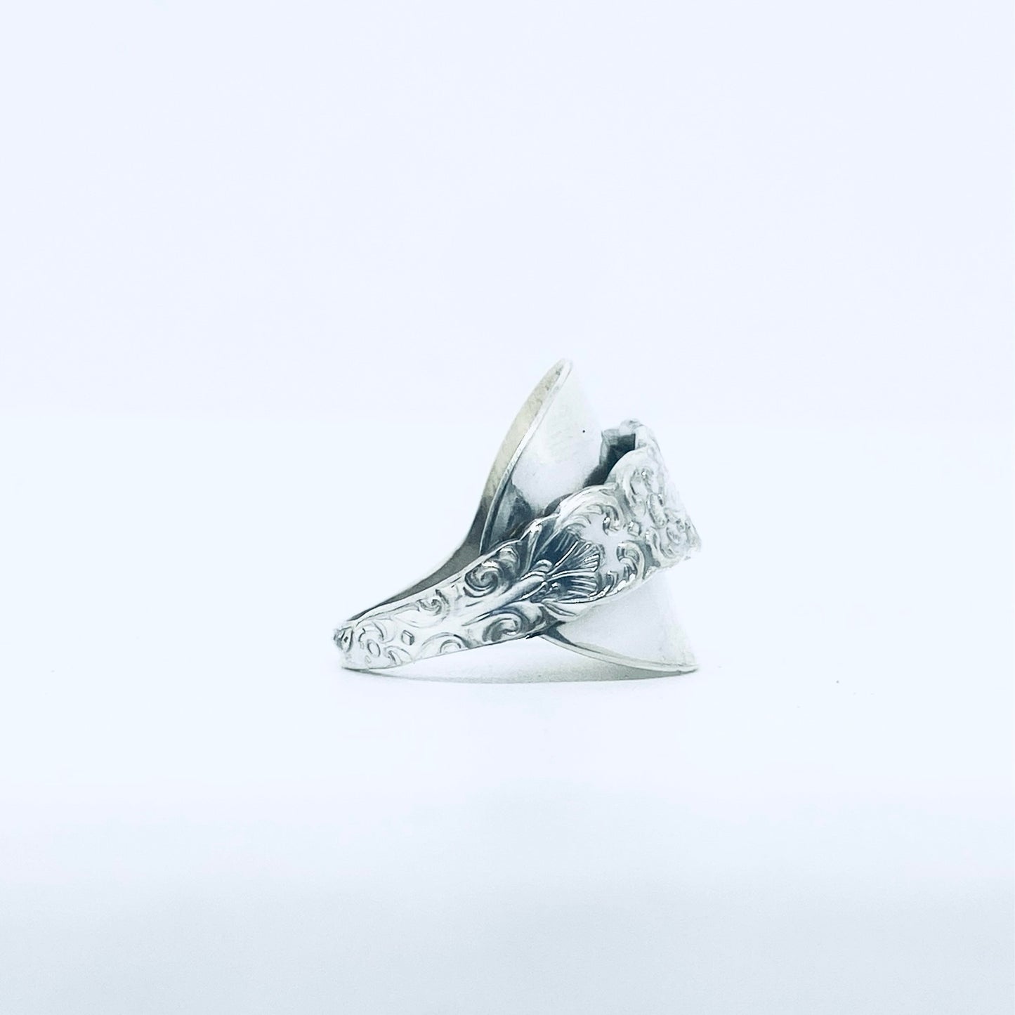 Anello Artigianale DECORO Mod. INTERO  Realizzato con intero Antico Cucchiaino in Argento (Prima Metà del ’900)