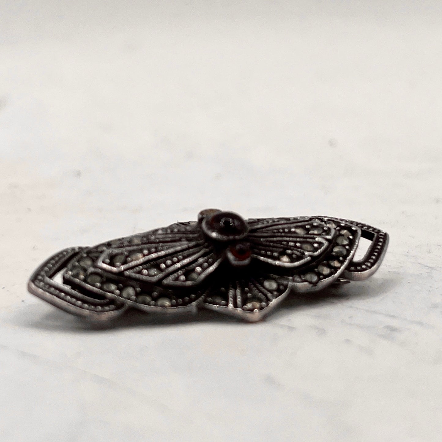 Anello Artigianale GRANATO Mod. SPILLA Realizzato con Antica spilla in Argento (Prima Metà del ’900)
