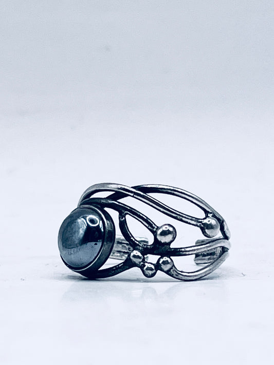 Anello Artigianale SPILLA RADICI Mod. SPILLA CON EMATITE Realizzato con Antica spilla in Argento (Prima Metà del ’900)