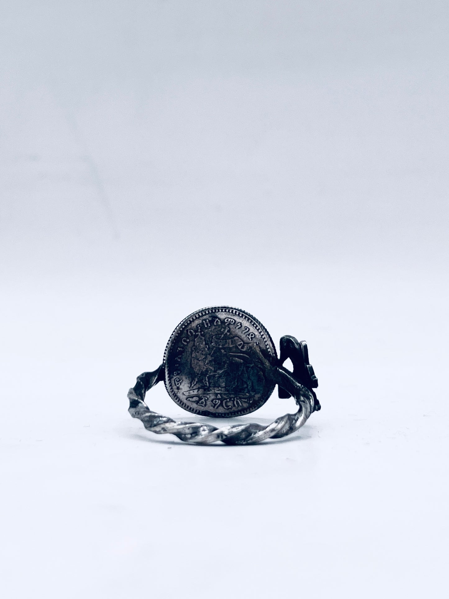 Anello Artigianale Mod. INTERO LEONE DI GIUDA e MENELIK  Realizzato con intero Antico Cucchiaino in Argento (Prima Metà del ’900)
