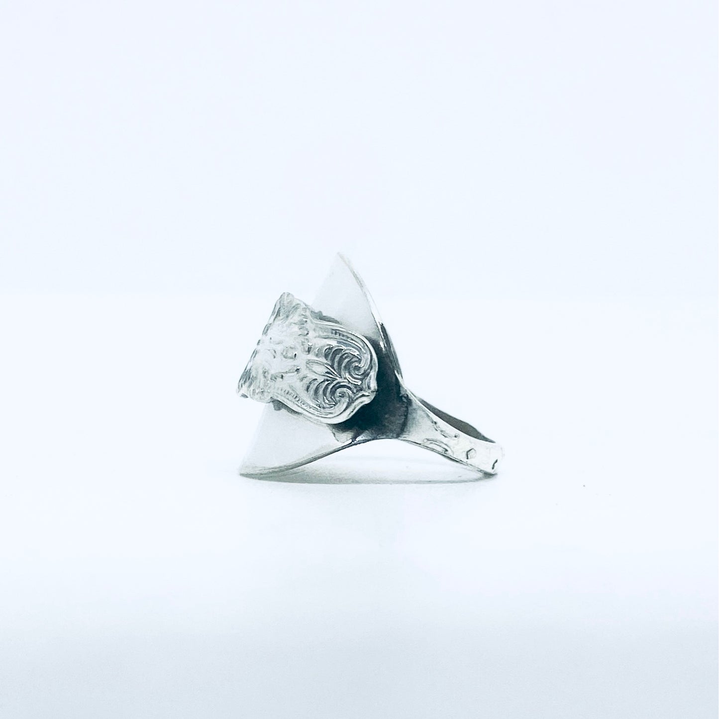 Anello Artigianale DECORO Mod. INTERO  Realizzato con intero Antico Cucchiaino in Argento (Prima Metà del ’900)