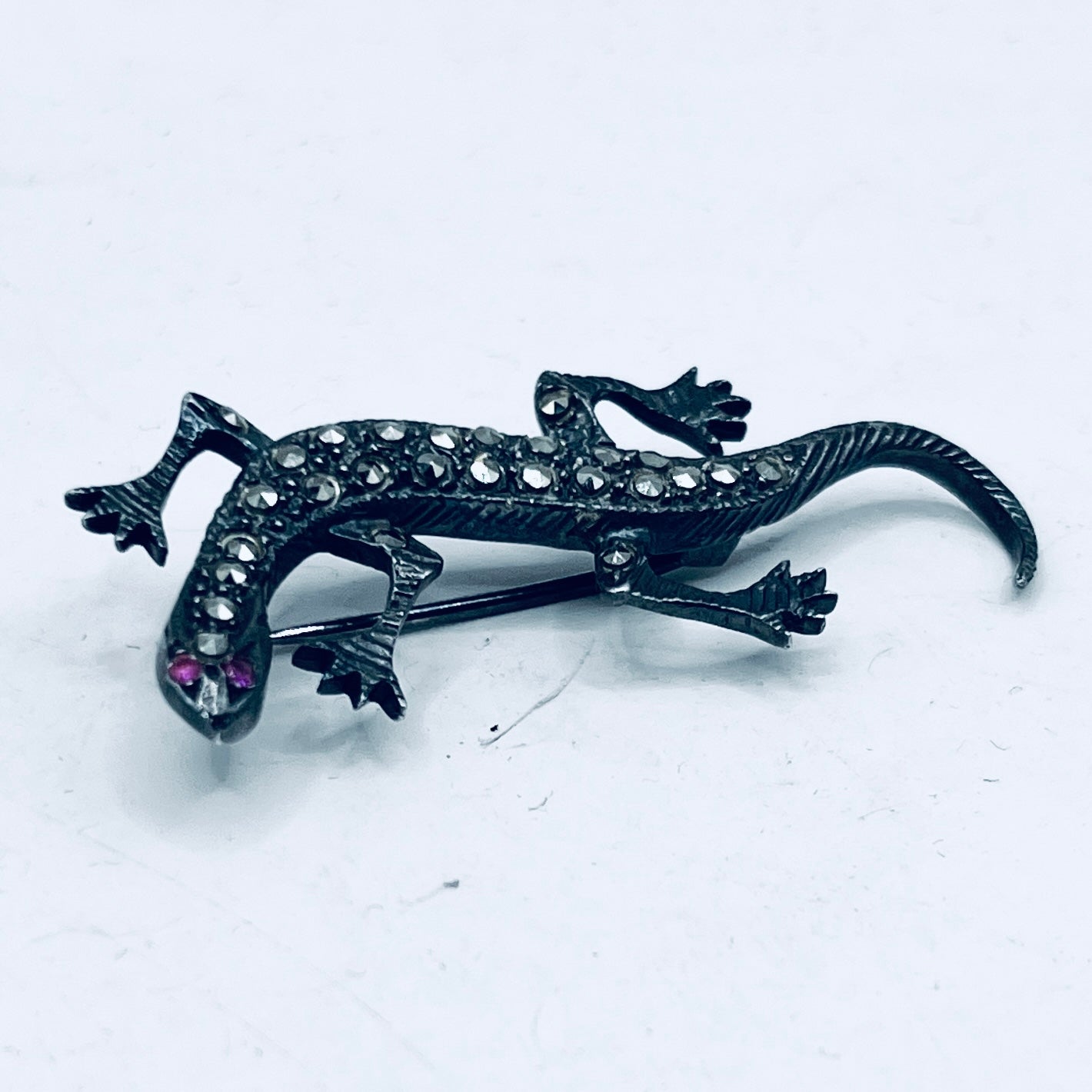 Anello Artigianale GECO RUBINI Mod. SPILLA Realizzato con Antica spilla in Argento e Marcasiti (Prima Metà del ’900)