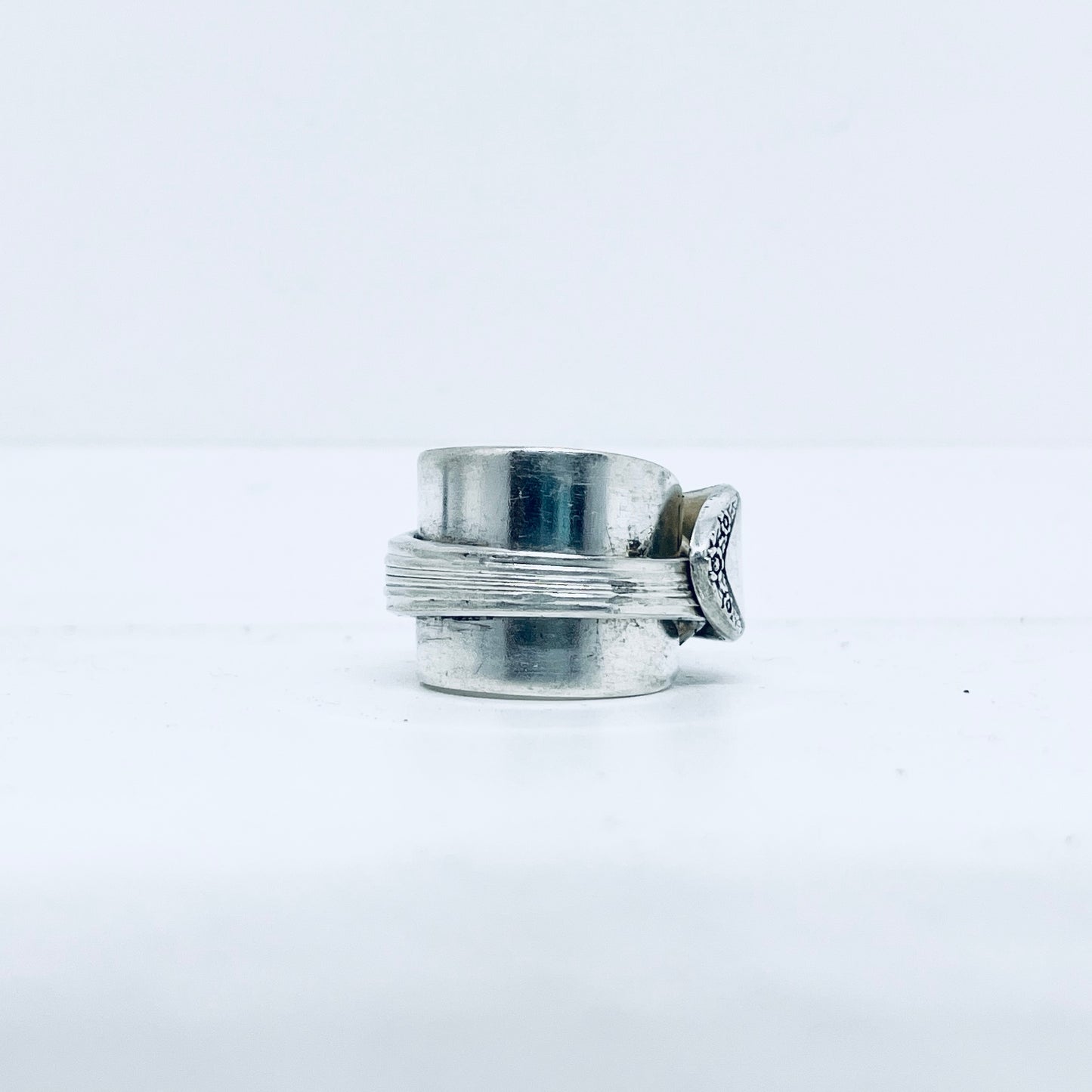 Anello Artigianale Mod. SPALMABURRO  Realizzato con intero Antico Cucchiaino in Argento (Prima Metà del ’900)