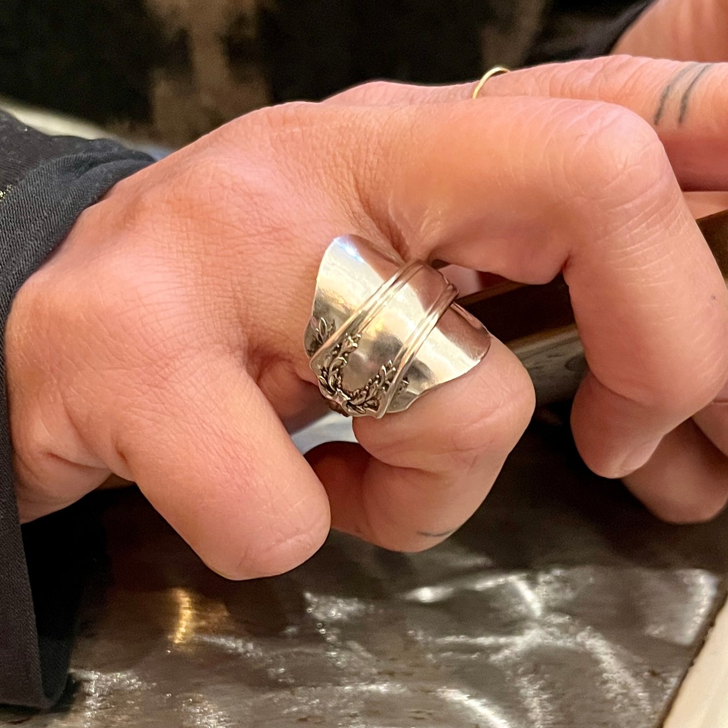 Anello Artigianale Mod. INTERO ZUCCHERO  Realizzato con intero Antico Cucchiaino in Argento (Prima Metà del ’900)