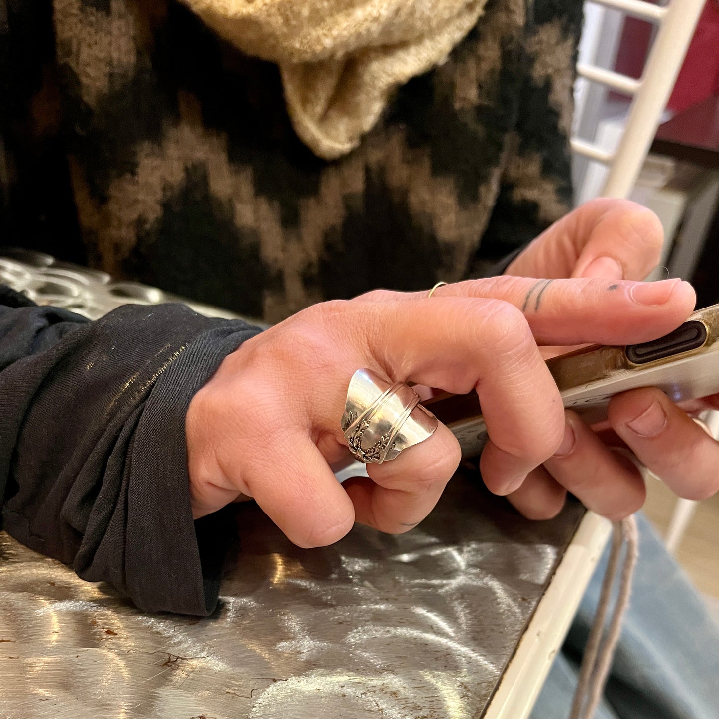 Anello Artigianale Mod. INTERO ZUCCHERO  Realizzato con intero Antico Cucchiaino in Argento (Prima Metà del ’900)