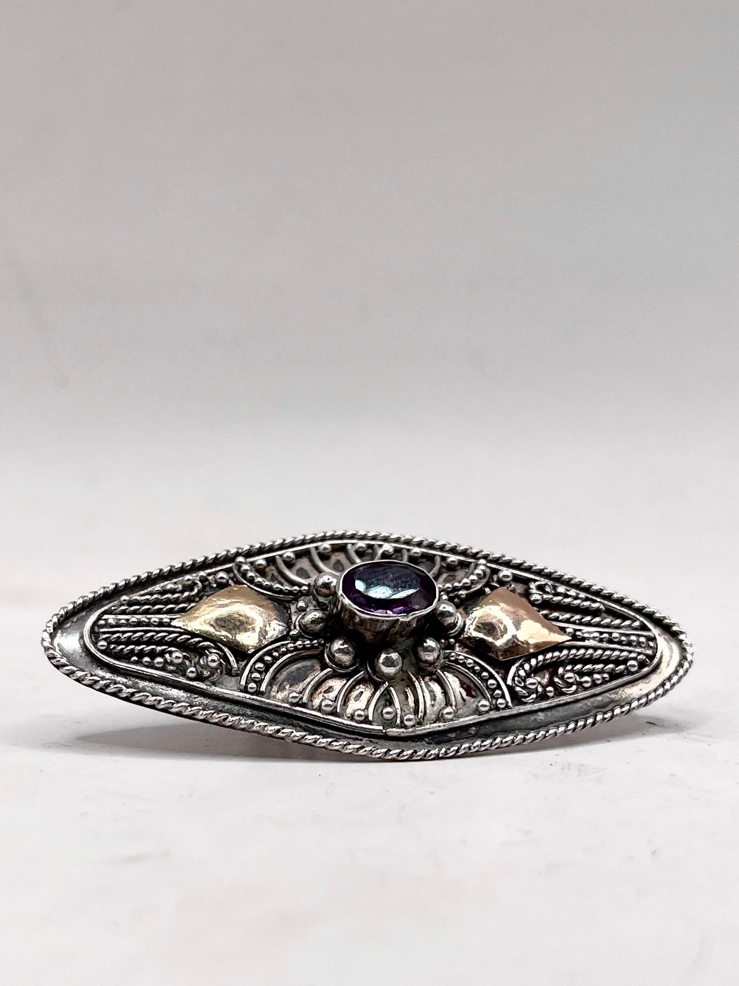 Anello Artigianale SGUARDO Mod. SPILLA AMETISTA Realizzato con Antica spilla in Argento (Prima Metà del ’900)