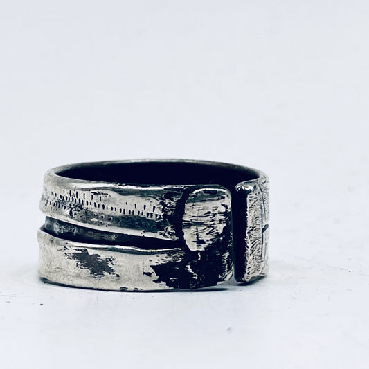 Anello Artigianale BROOKLYN 04  Mod. FASCIONE  Realizzato con parte di Antica zuccheriera in Argento 800 (Prima Metà del ’900)