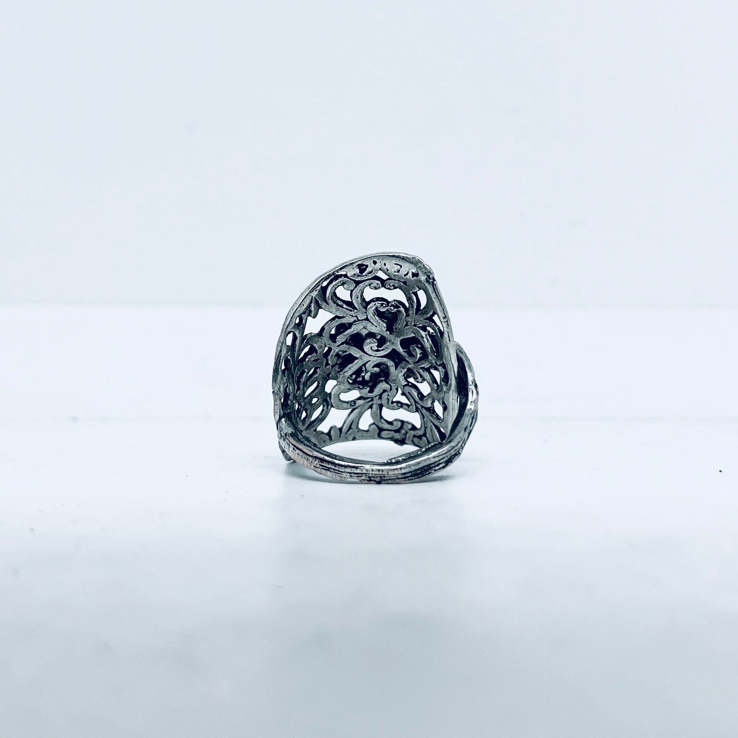 Anello Artigianale “TRAFORATO MARGHERITA” Mod. INTERO  Realizzato con intero Antico Cucchiaino in Argento (Prima Metà del ’900)