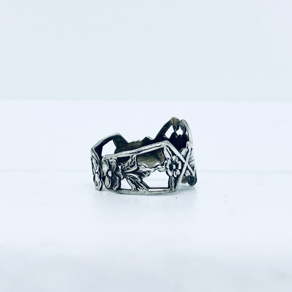 Anello Artigianale FIORE TONDO Mod. SPILLA Realizzato con Antica spilla in Argento (Prima Metà del ’900)