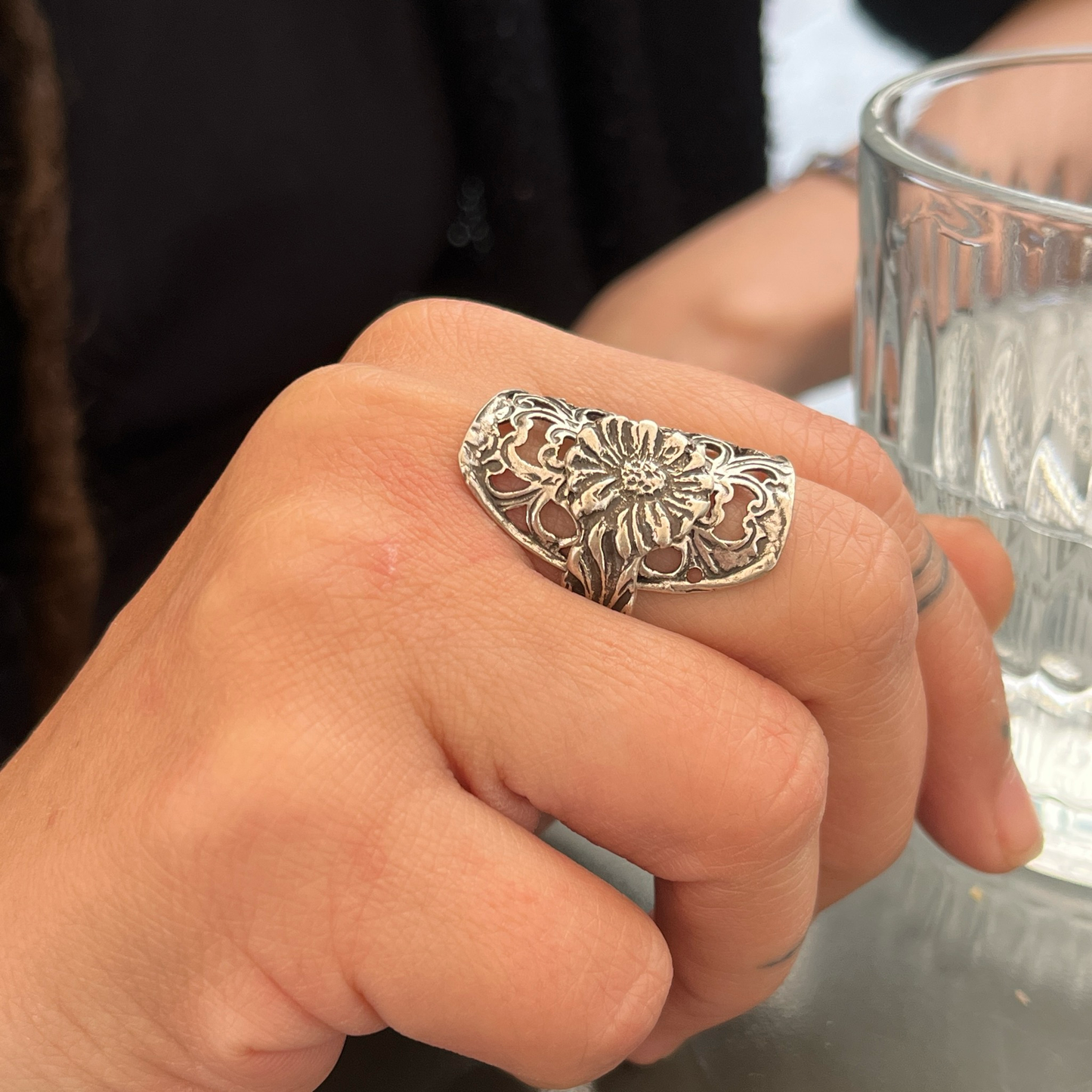 Anello Artigianale “TRAFORATO MARGHERITA” Mod. INTERO  Realizzato con intero Antico Cucchiaino in Argento (Prima Metà del ’900)