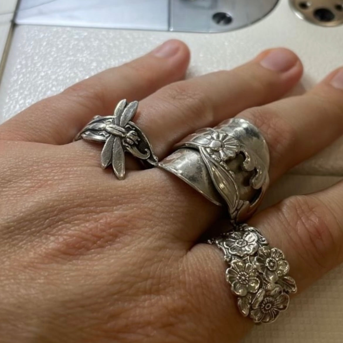 Anello Artigianale TEMPESTA DI FIORI Mod. CLASSICO/SPIRALE  Realizzato con Antica posata in Argento (Prima Metà del ’900)