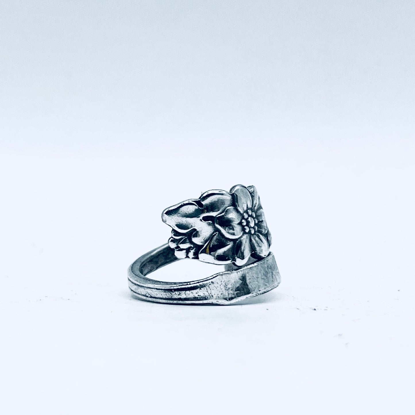 Anello Artigianale FIORE DI MELO Mod. SPIRALE  Realizzato con  Antica posata in Argento (Prima Metà del ’900)