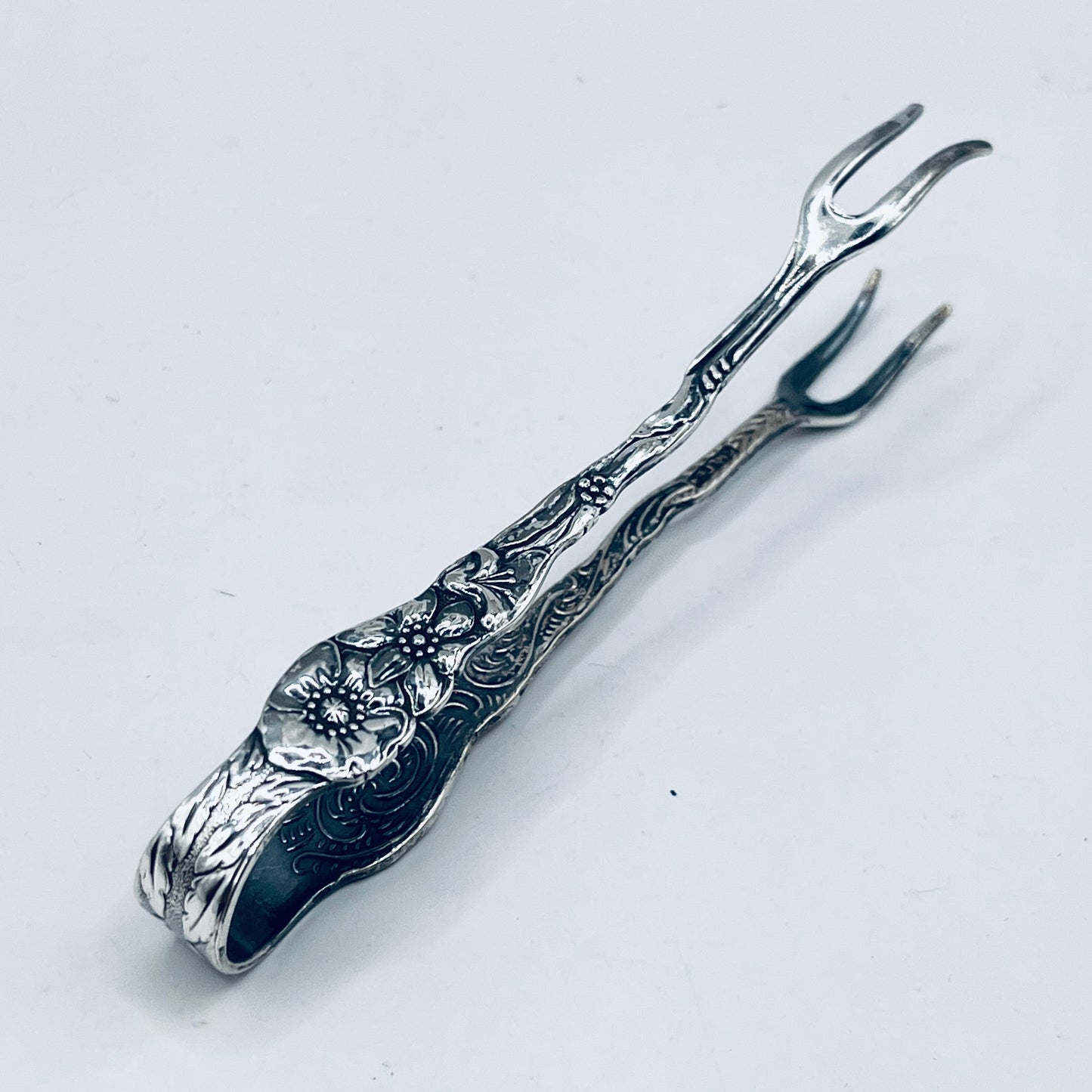 Anello Artigianale ANEMONE Mod. PINZETTA  Realizzato con Antica posata in Argento (Prima Metà del ’900)