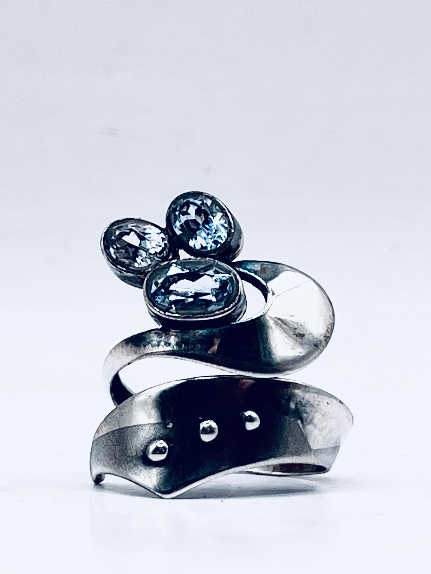 Anello Artigianale SPILLA TRIADE Mod. SPILLA ZIRCONI Realizzato con Antica spilla in Argento (Prima Metà del ’900)