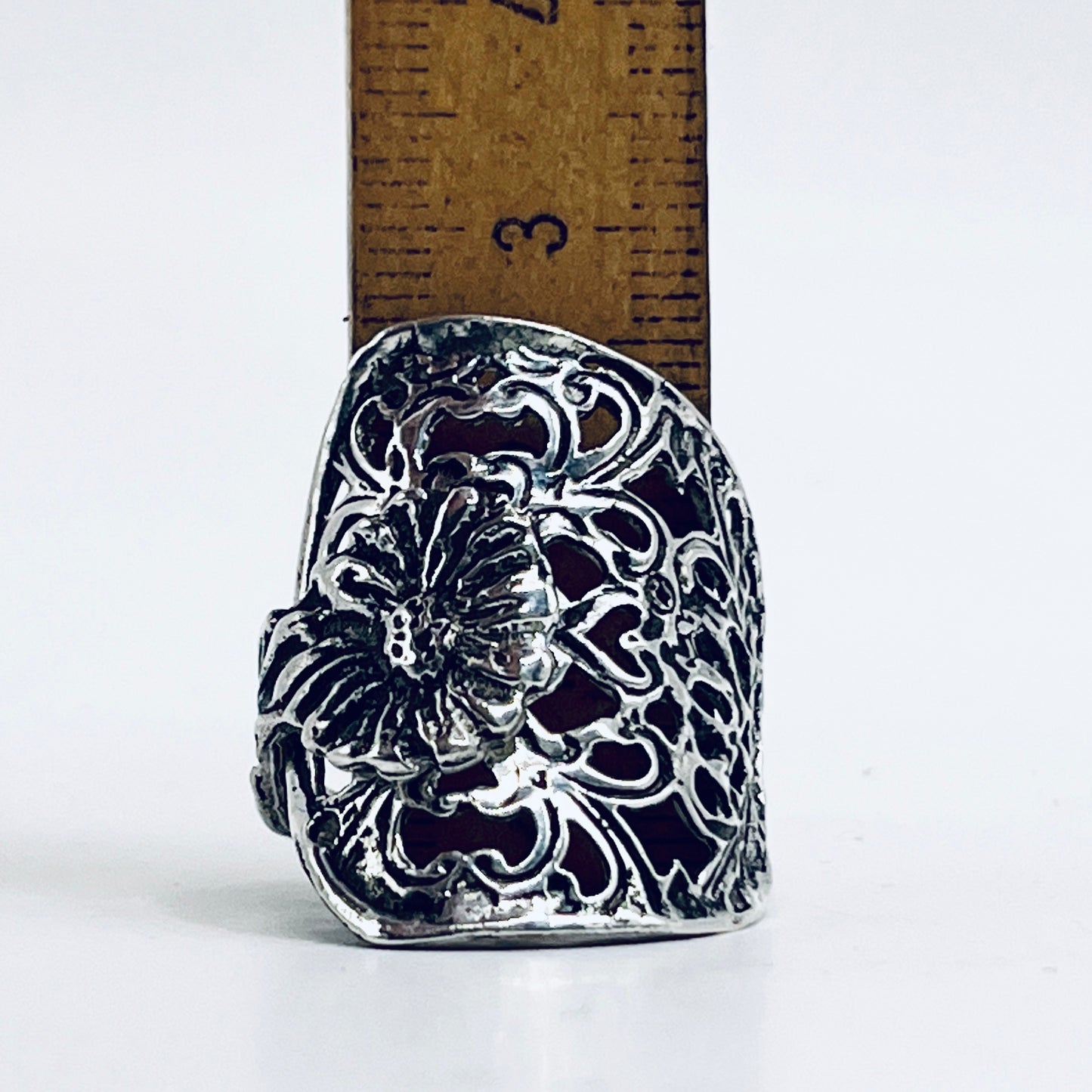 Anello Artigianale “TRAFORATO MARGHERITA” Mod. INTERO  Realizzato con intero Antico Cucchiaino in Argento (Prima Metà del ’900)