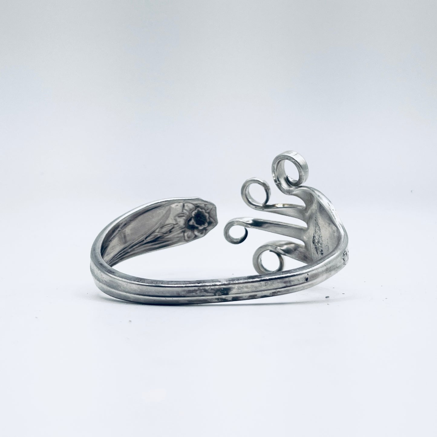 Bracciale Artigianale Mod. FORCHETTA  NARCISO Realizzato con Antica posata in lega d’argento (Prima Metà del ’900)