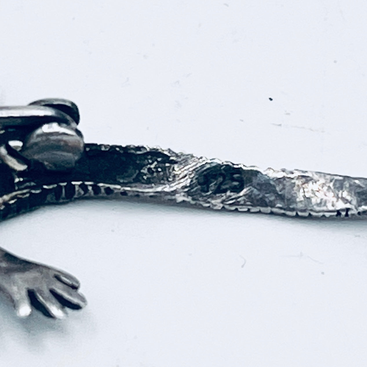 Anello Artigianale GECO Mod. SPILLA Realizzato con Antica spilla in Argento e Marcasiti (Prima Metà del ’900)