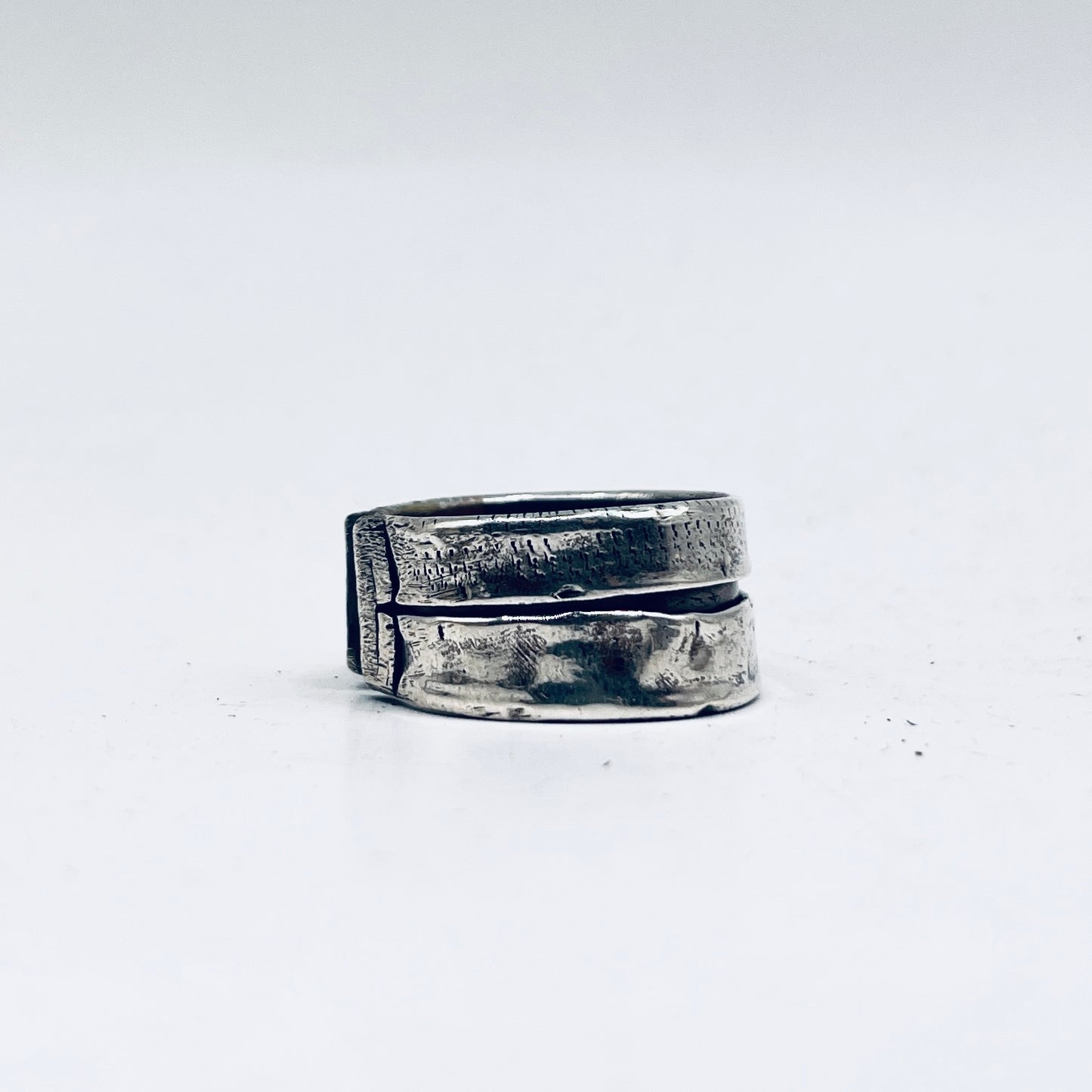 Anello Artigianale BROOKLYN 04  Mod. FASCIONE  Realizzato con parte di Antica zuccheriera in Argento 800 (Prima Metà del ’900)