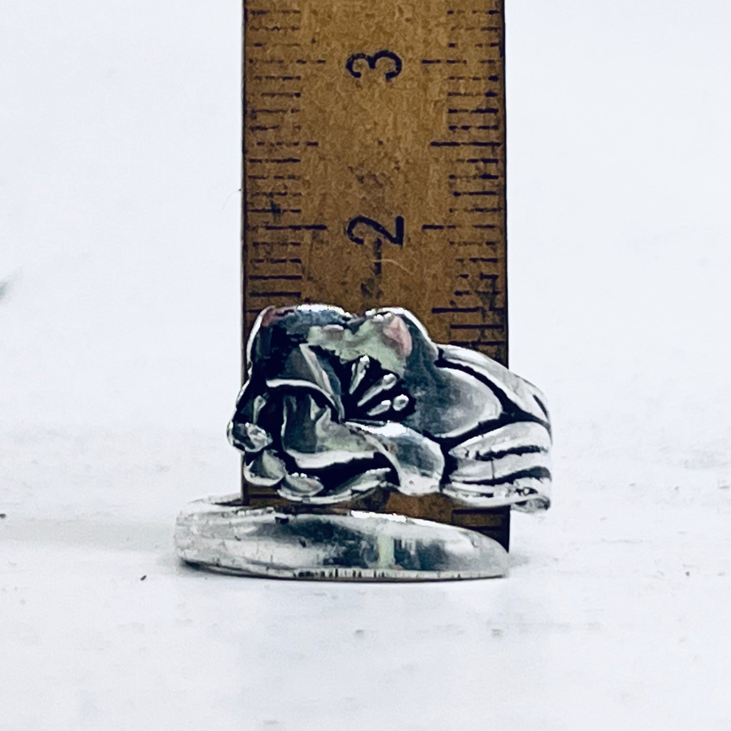 Anello Artigianale Mod. CLASSICO/SPIRALE/INTERO  “IRIS-GIGLIO”  Realizzato con Antica posata in Argento (Prima Metà del ’900)