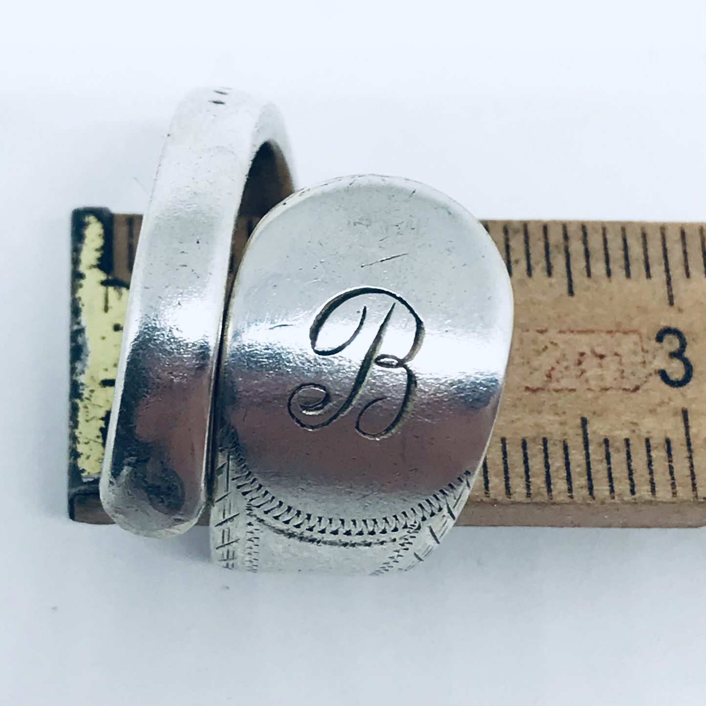 Anello Artigianale INIZIALE B Realizzato con Antica posata in Argento (Prima Metà del '900)