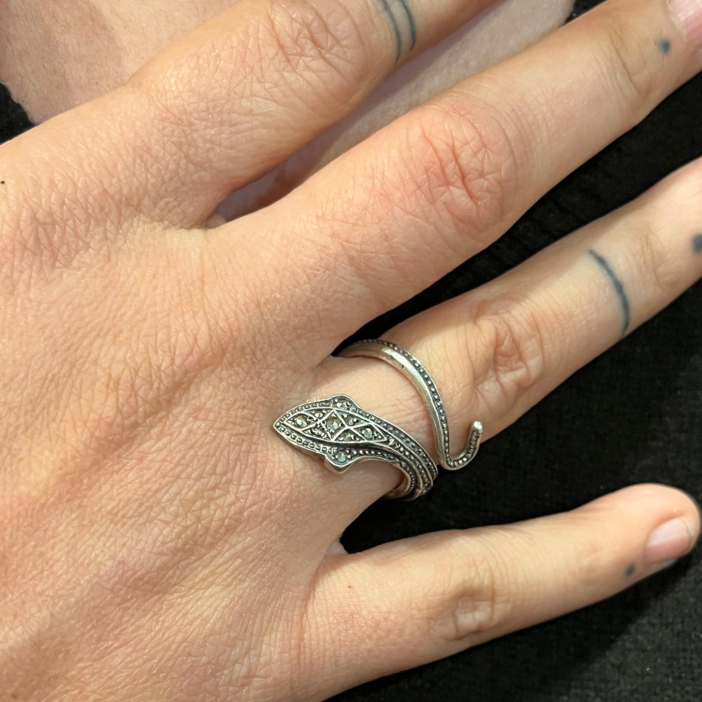 Anello Artigianale da GECO a SERPENTE Mod. SPILLA Realizzato con Antica spilla in Argento (Prima Metà del ’900)