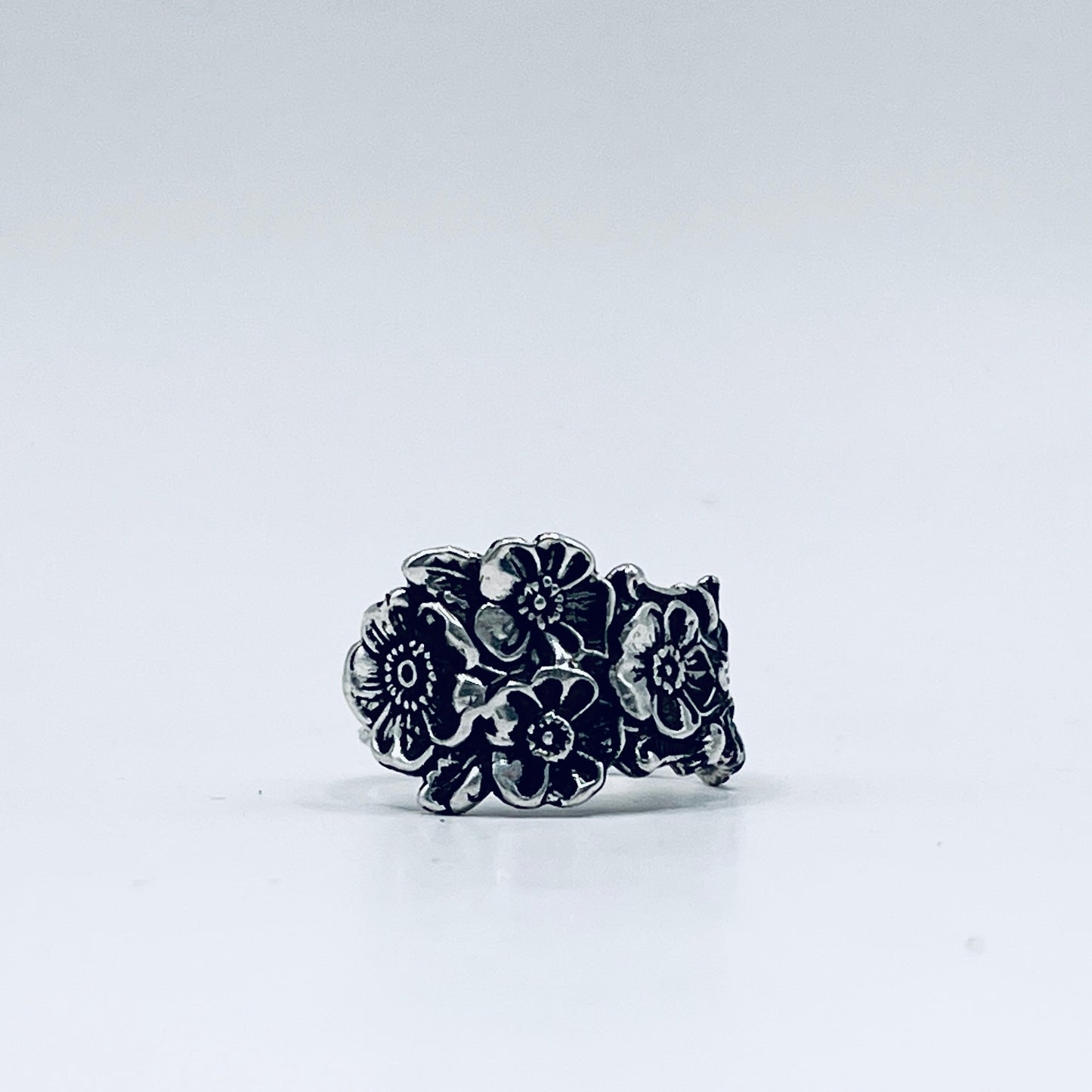 Anello Artigianale TEMPESTA DI FIORI Mod. CLASSICO/SPIRALE  Realizzato con Antica posata in Argento (Prima Metà del ’900)