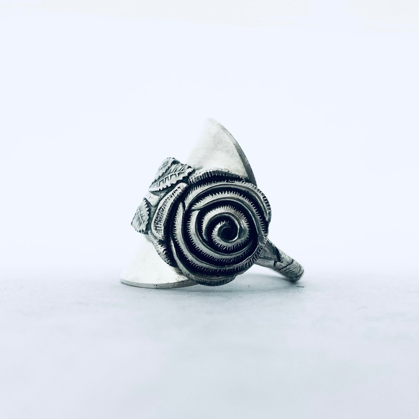 Anello Artigianale ROSA Mod. INTERO  Realizzato con intero Antico Cucchiaino in Argento (Prima Metà del ’900)