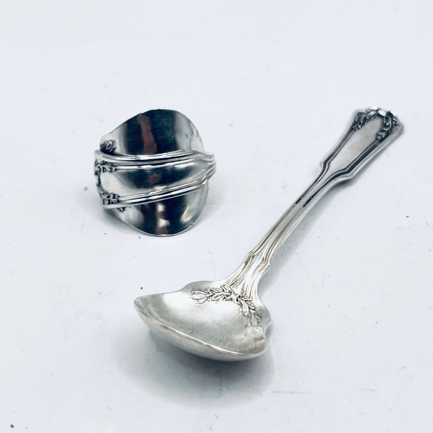 Anello Artigianale Mod. INTERO ZUCCHERO  Realizzato con intero Antico Cucchiaino in Argento (Prima Metà del ’900)