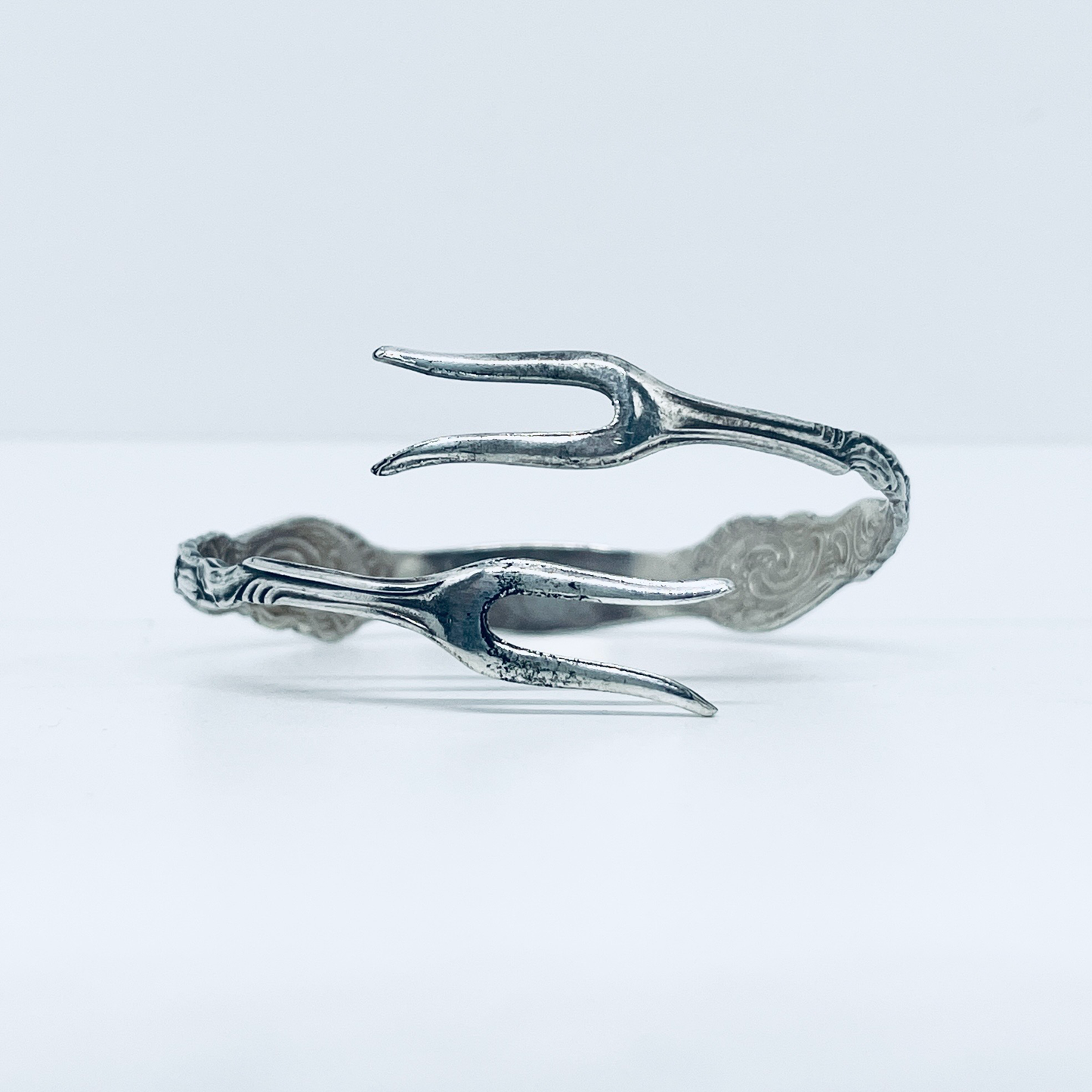 Bracciale Artigianale Mod. PINZETTA ZUCCHERO  Realizzato con Antica posata in Argento (Prima Metà del ’900)