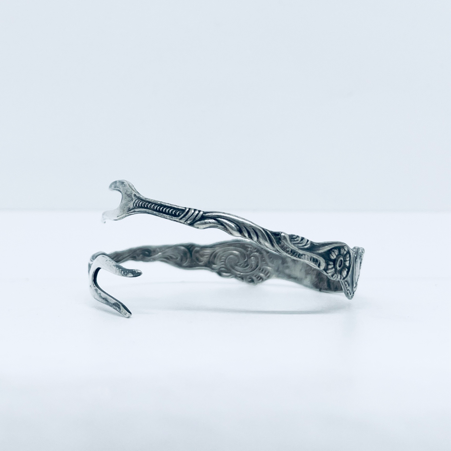 Bracciale Artigianale Mod. PINZETTA ZUCCHERO  Realizzato con Antica posata in Argento (Prima Metà del ’900)