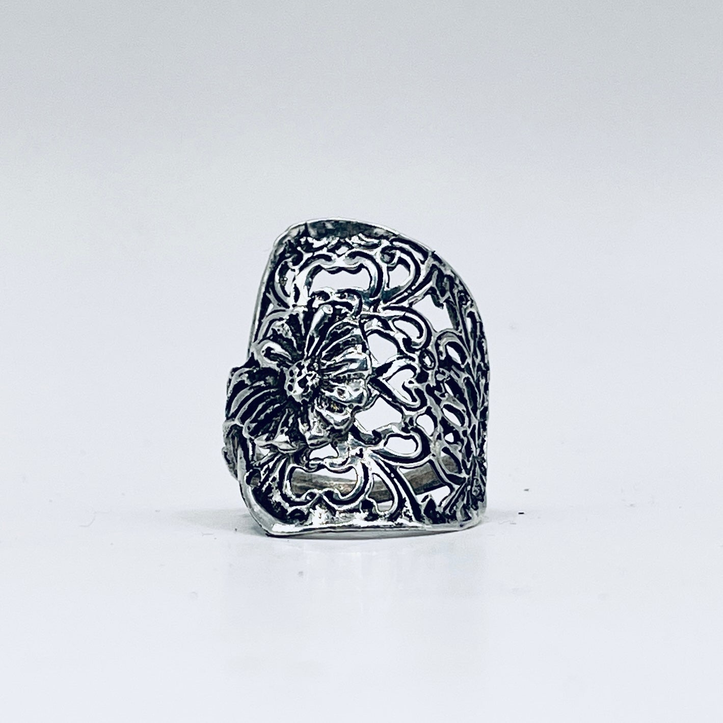 Anello Artigianale “TRAFORATO MARGHERITA” Mod. INTERO  Realizzato con intero Antico Cucchiaino in Argento (Prima Metà del ’900)