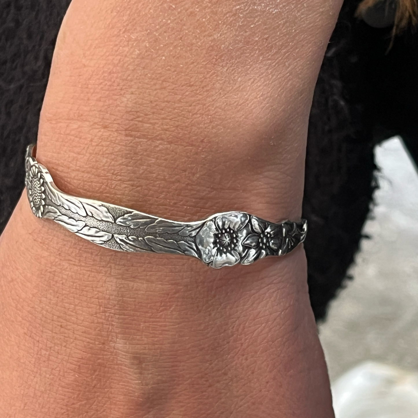 Bracciale Artigianale Mod. PINZETTA ZUCCHERO  Realizzato con Antica posata in Argento (Prima Metà del ’900)