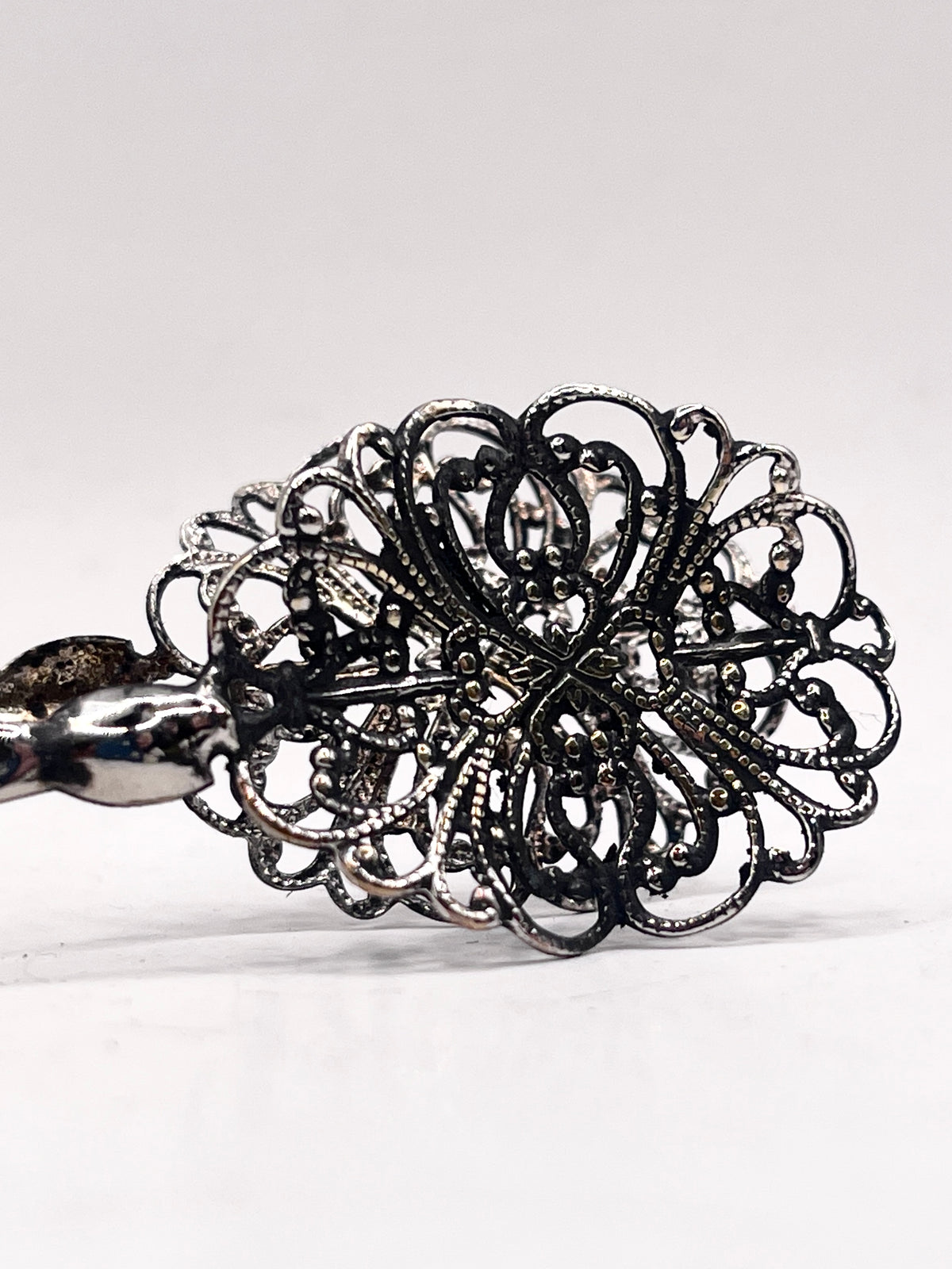 Anello Artigianale MERLETTO FIORITO Mod. PINZETTE Realizzato con Antica pinzetta in Argento (Prima Metà del ’900)