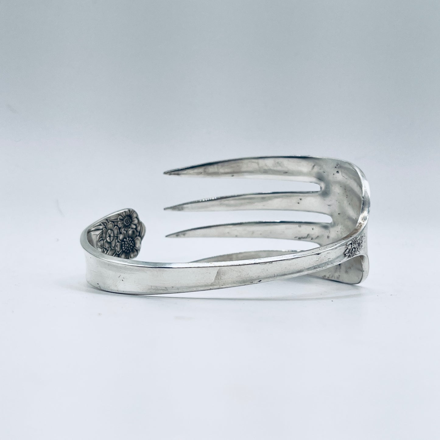 Bracciale Artigianale Mod. FORCHETTONE  GIRASOLE Realizzato con Antica posata in lega d’argento (Prima Metà del ’900)