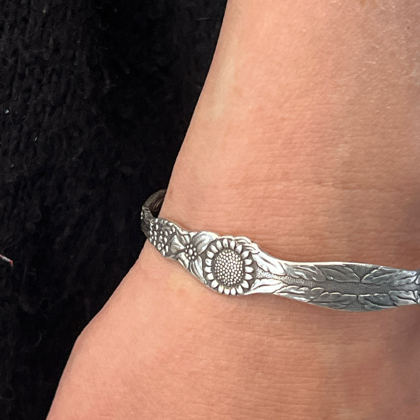 Bracciale Artigianale Mod. PINZETTA ZUCCHERO  Realizzato con Antica posata in Argento (Prima Metà del ’900)