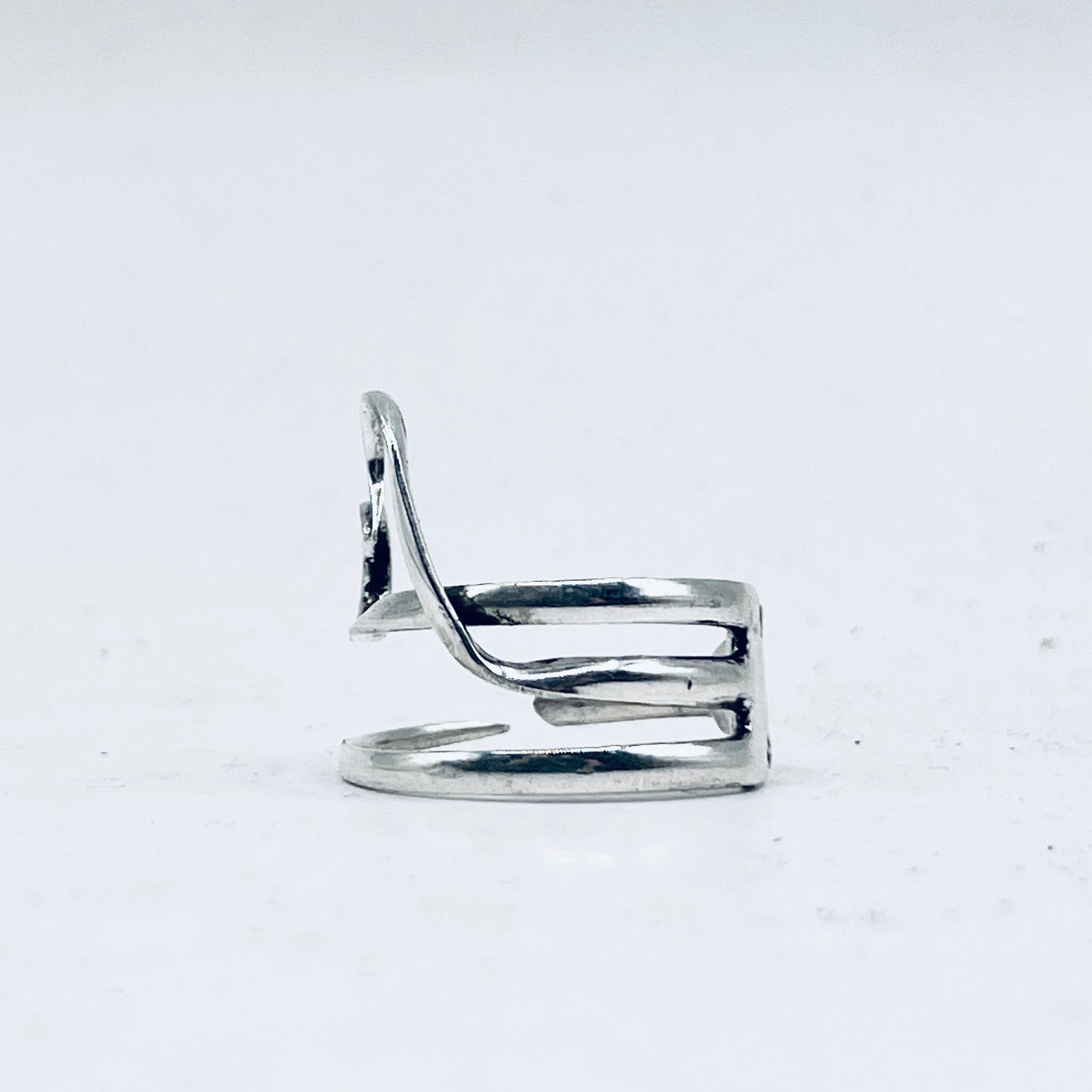 Anello Artigianale Mod. FORCHETTINA CUORE DELICATO Realizzato con parte di antica forchettina in Argento (Prima Metà del ’900)