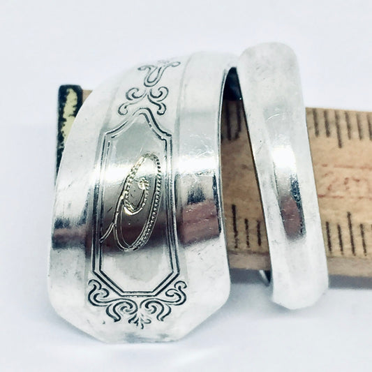 Anello Artigianale con Iniziale O