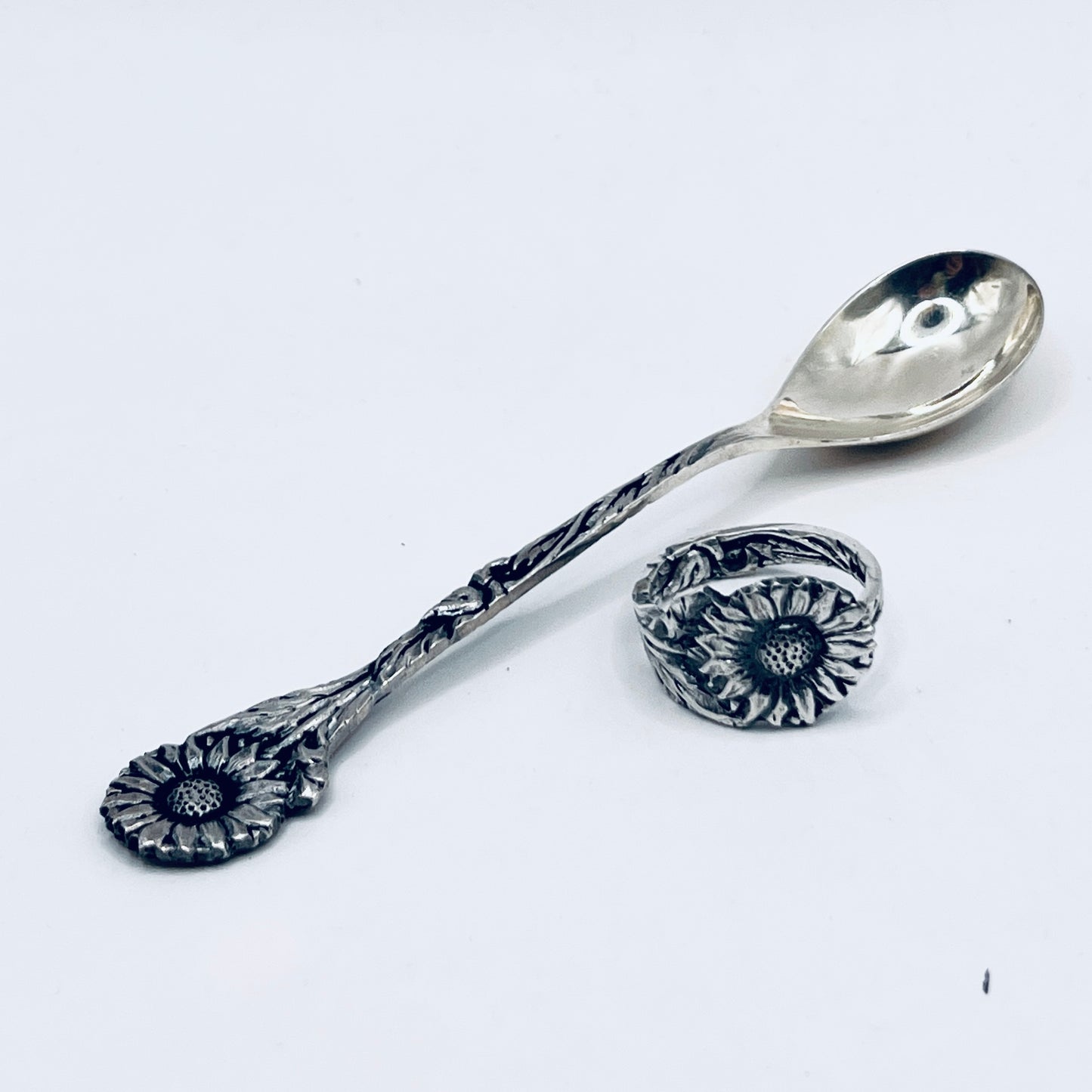 Anello Artigianale GIRASOLE Mod. CLASSICO  Realizzato con Antica posata in Argento (Prima Metà del ’900)