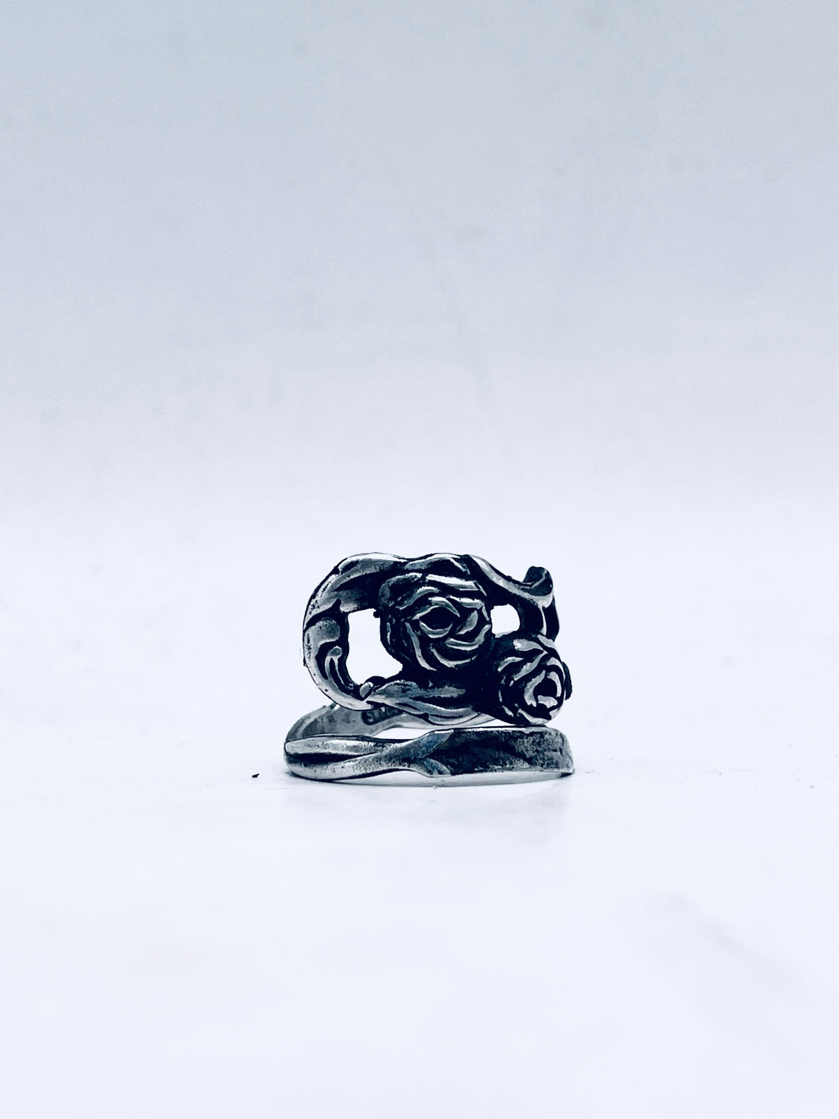 Anello Rose Traforate ricavato da una posata antica in argento 925 – vista 14