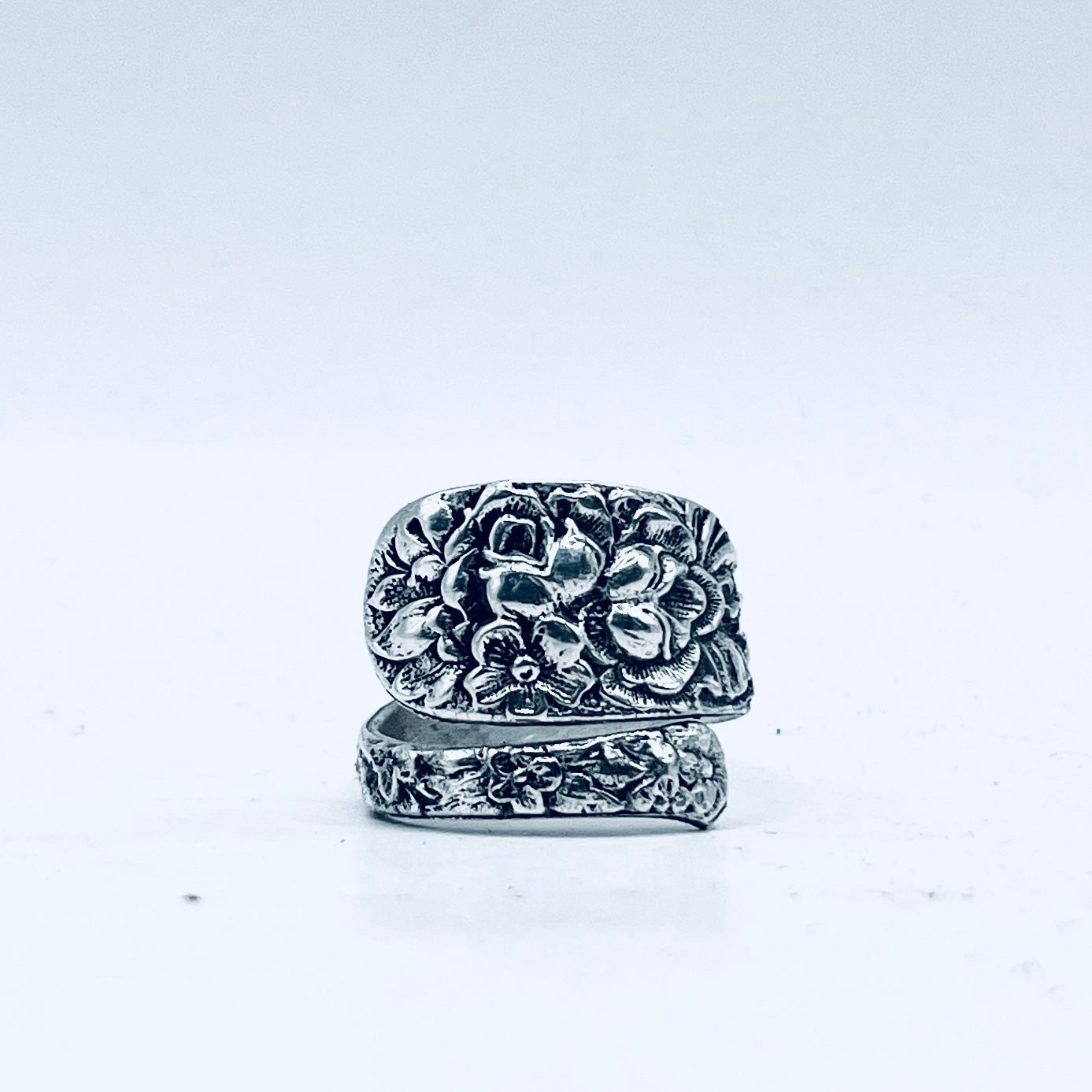 Anello Artigianale TEMPESTA DI FIORI 02 Mod. SPIRALE  Realizzato con Antica posata in Argento (Prima Metà del ’900)