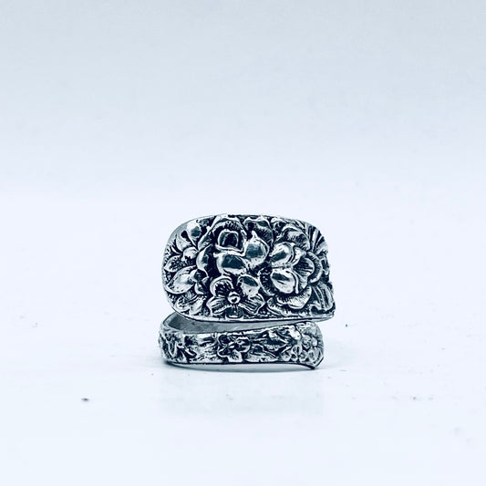 Anello Artigianale TEMPESTA DI FIORI 02 Mod. SPIRALE  Realizzato con Antica posata in Argento (Prima Metà del ’900)