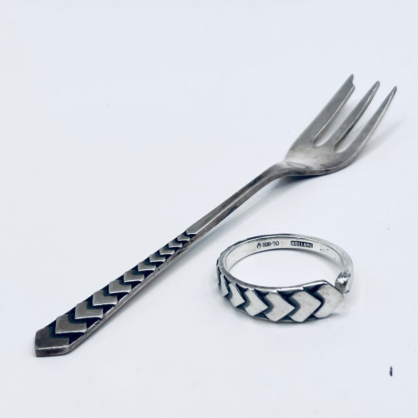 Anello Artigianale FRECCIA DI CUORI Mod. CLASSICO  Realizzato con Antica posata in Argento (Prima Metà del ’900)