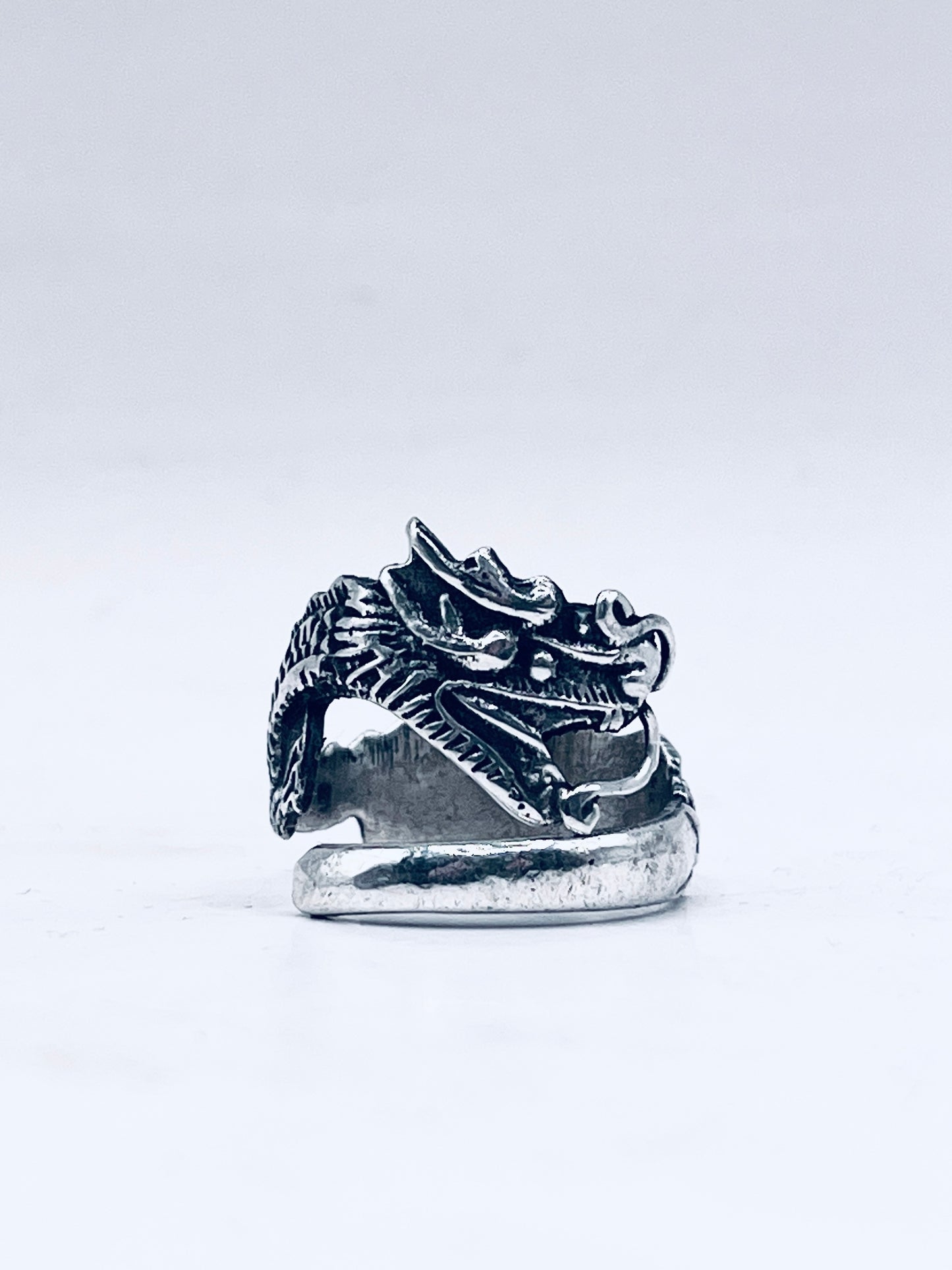 Anello Artigianale DRAGONE CINESE Mod. SPIRALE  Realizzato con  Antica posata in Argento (Prima Metà del ’900)