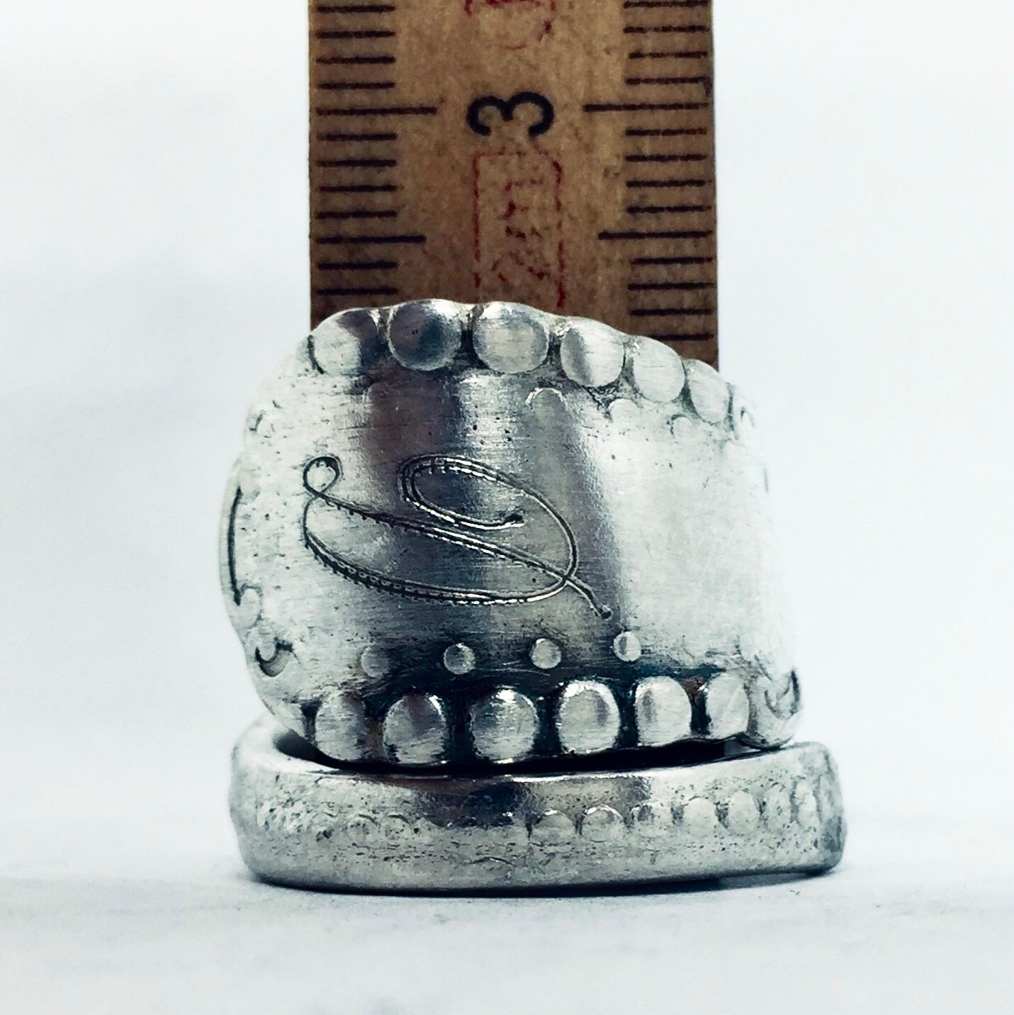 Anello Artigianale con Iniziale D