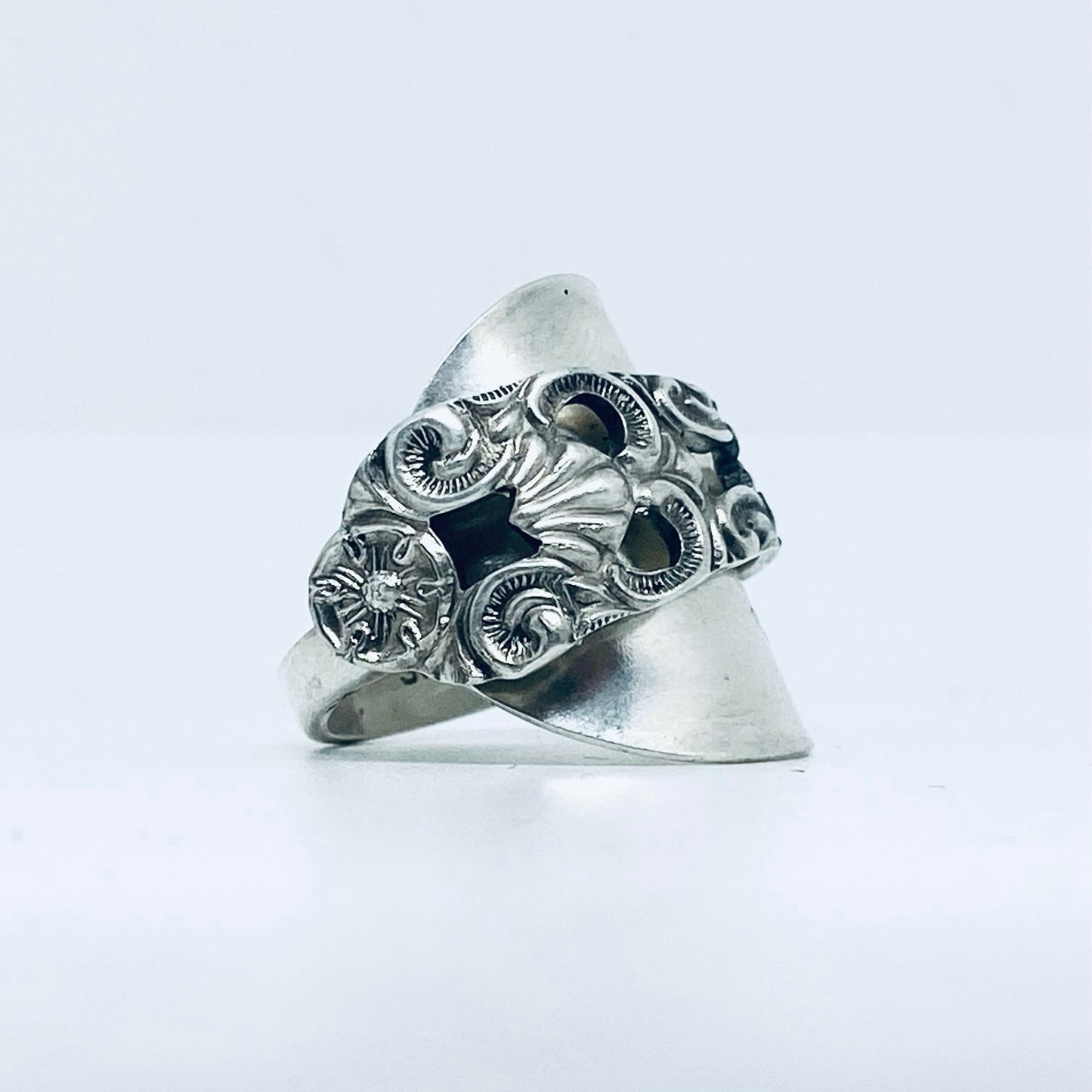 Anello Artigianale TRAFORATO Mod. INTERO  Realizzato con intero Antico Cucchiaino in Argento (Prima Metà del ’900)