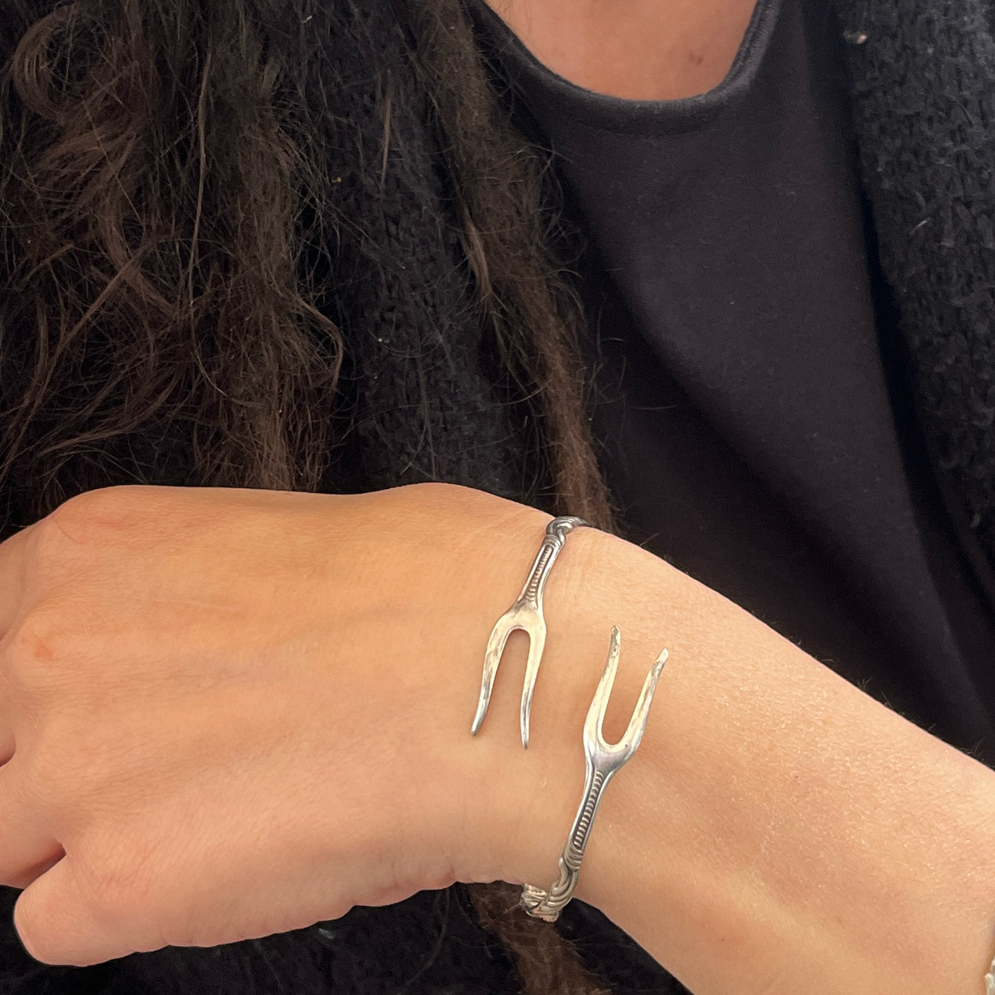 Bracciale Artigianale Mod. PINZETTA ZUCCHERO  Realizzato con Antica posata in Argento (Prima Metà del ’900)