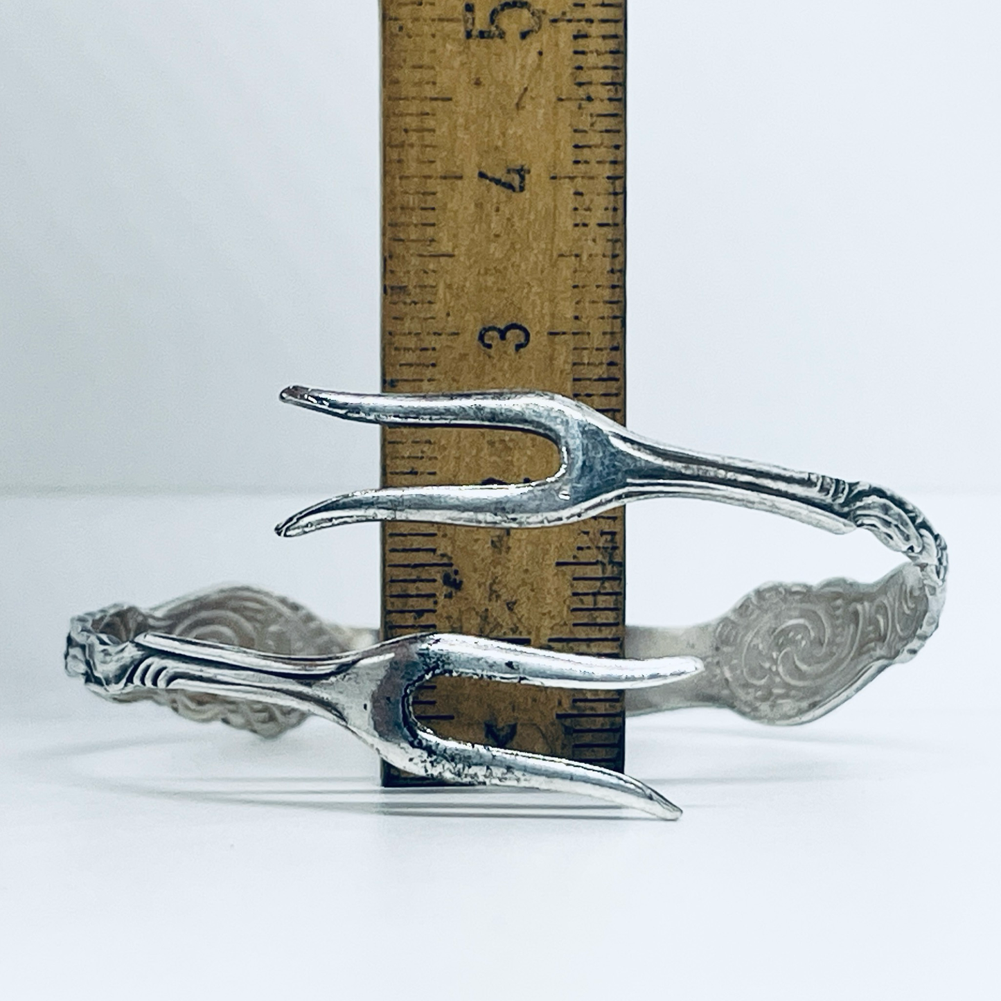 Bracciale Artigianale Mod. PINZETTA ZUCCHERO  Realizzato con Antica posata in Argento (Prima Metà del ’900)