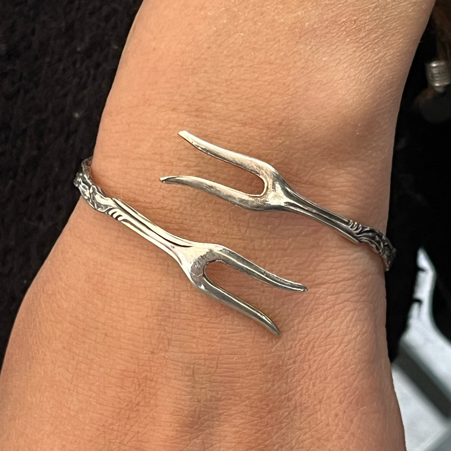 Bracciale Artigianale Mod. PINZETTA ZUCCHERO  Realizzato con Antica posata in Argento (Prima Metà del ’900)