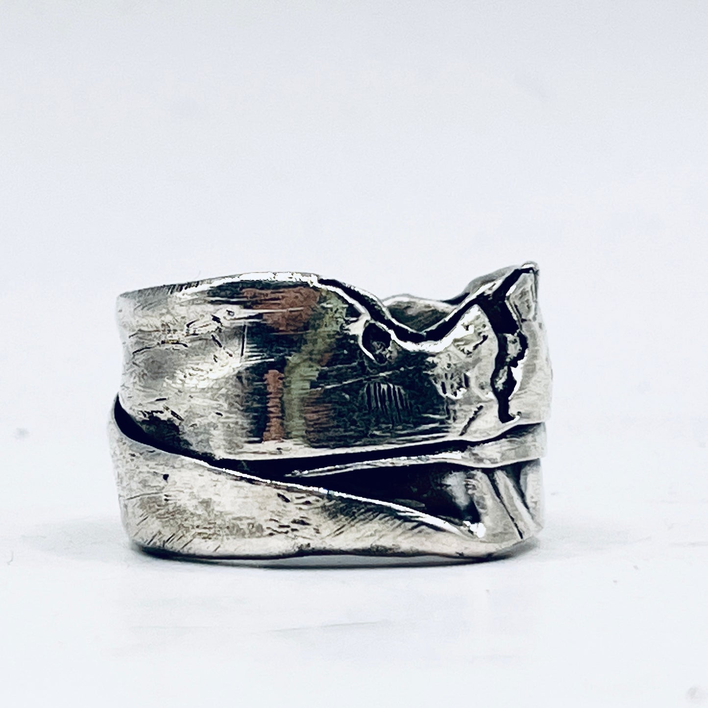 Anello Artigianale BROOKLYN 02  Mod. FASCIONE  Realizzato con parte di Antica zuccheriera in Argento 800 (Prima Metà del ’900)